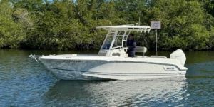 Boston Whaler 230 Outrage 1